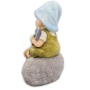 Wichtelstube-Kollektion XXL Gartenfigur Tom als Gärtner auf Stein mit Wilkommen Schriftzug 46cm Wetterfest MGO Dekofigur Outdoor Gartendeko Einganstür Deko