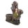 Wichtelstube-Kollektion XXL Gartenzwerg wetterfest Wichtel Figur Dekofigur mit Blumentopf am Wasserbrunnen Gartenfigur Deko Frühling Garten 38cm x 38cm
