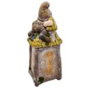 Wichtelstube-Kollektion XXL 49cm Wichtelfigur auf einer Laterne mit solarbetriebener Effektbeleuchtung Gartenzwerg solar solarfigur für außen Garten Deko Figur