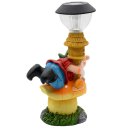 Wichtelstube-Kollektion Gartenzwerg Alfred LED Solar Gartendeko Solarleuchten für den Garten, Gartenfigur mit Solarlampe Beleuchtung Dekofigur 25 x 23 x 39cm